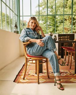 Emma Marrone feet photo thumbnail