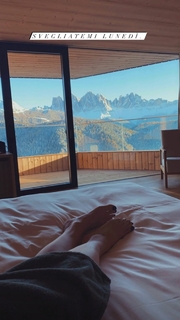 Emma Marrone feet photo thumbnail