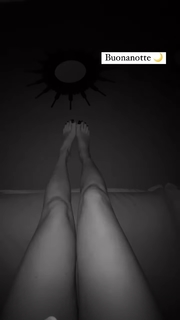 Emma Marrone feet photo thumbnail