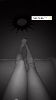 Emma Marrone feet photo thumbnail