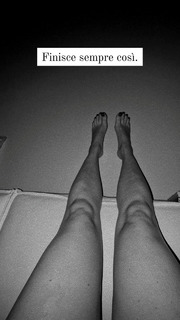 Emma Marrone feet photo thumbnail