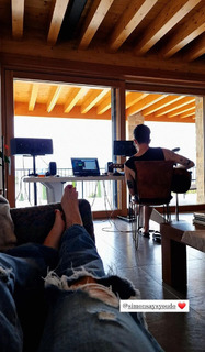 Emma Marrone feet photo thumbnail