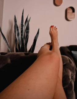Emma Marrone feet photo thumbnail