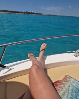 Emma Marrone feet photo thumbnail