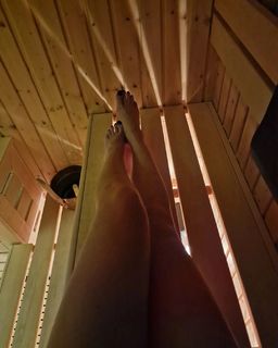 Emma Marrone feet photo thumbnail
