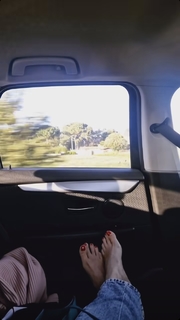 Emma Marrone feet photo thumbnail