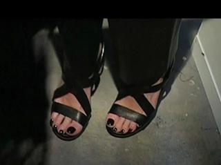 Emma Marrone feet photo thumbnail
