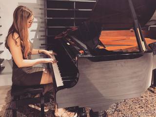 Emma Muscat feet photo 2