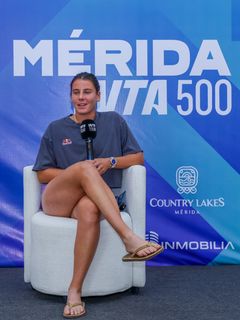 Emma Navarro feet photo 6