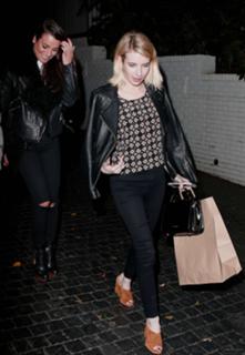 Emma Roberts feet photo thumbnail