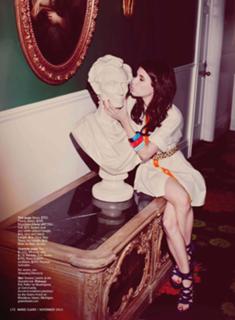 Emma Roberts feet photo thumbnail