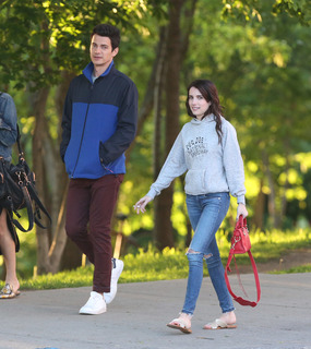 Emma Roberts feet photo thumbnail