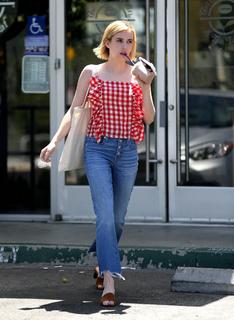 Emma Roberts feet photo thumbnail