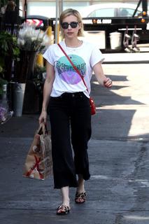 Emma Roberts feet photo thumbnail