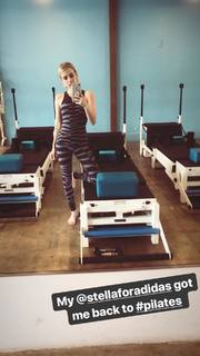 Emma Roberts feet photo thumbnail