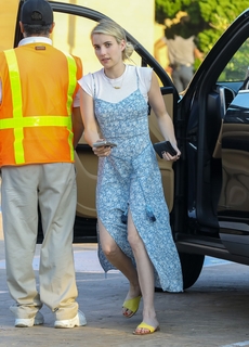 Emma Roberts feet photo thumbnail