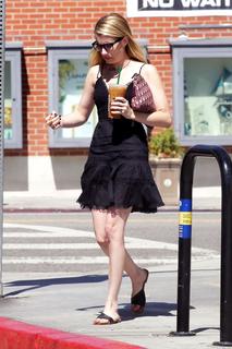 Emma Roberts feet photo thumbnail