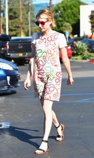 Emma Roberts feet photo thumbnail
