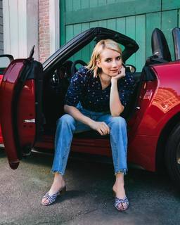 Emma Roberts feet photo thumbnail