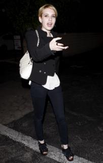 Emma Roberts feet photo thumbnail