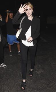 Emma Roberts feet photo thumbnail