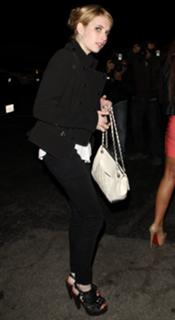 Emma Roberts feet photo thumbnail