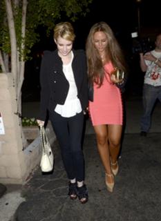 Emma Roberts feet photo thumbnail