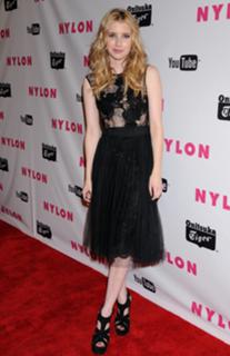 Emma Roberts feet photo thumbnail