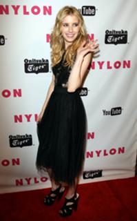 Emma Roberts feet photo thumbnail