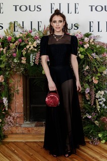 Emma Roberts feet photo thumbnail