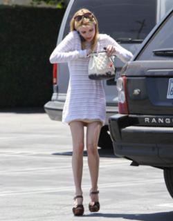 Emma Roberts feet photo thumbnail