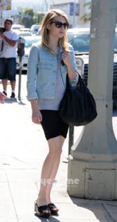 Emma Roberts feet photo thumbnail
