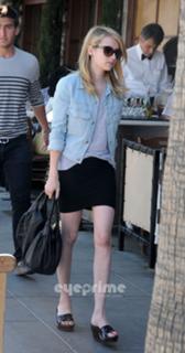 Emma Roberts feet photo thumbnail