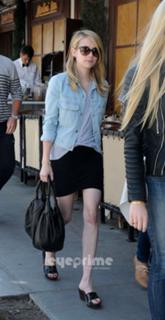 Emma Roberts feet photo thumbnail