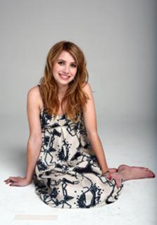 Emma Roberts feet photo thumbnail