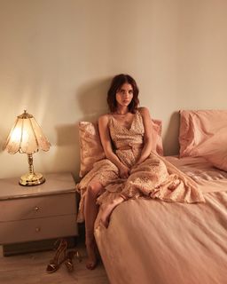 Emma Roberts feet photo thumbnail