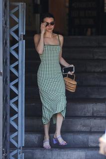 Emma Roberts feet photo thumbnail