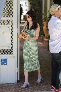 Emma Roberts feet photo thumbnail