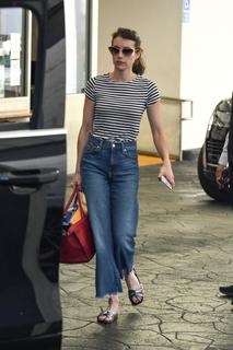 Emma Roberts feet photo thumbnail