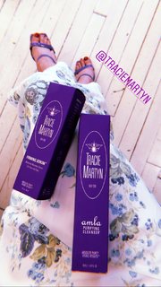 Emma Roberts feet photo thumbnail