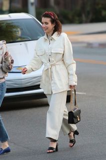 Emma Roberts feet photo thumbnail