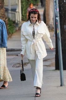 Emma Roberts feet photo thumbnail
