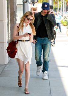 Emma Roberts feet photo thumbnail