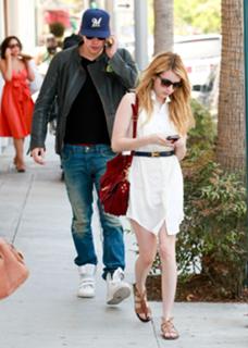 Emma Roberts feet photo thumbnail