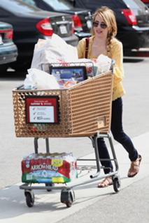 Emma Roberts feet photo thumbnail