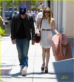 Emma Roberts feet photo thumbnail