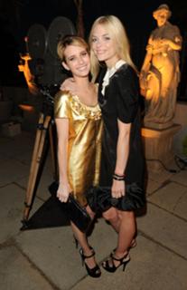 Emma Roberts feet photo thumbnail