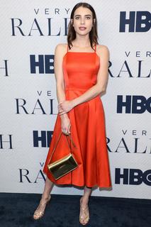 Emma Roberts feet photo thumbnail