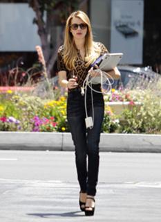 Emma Roberts feet photo thumbnail