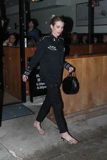 Emma Roberts feet photo thumbnail